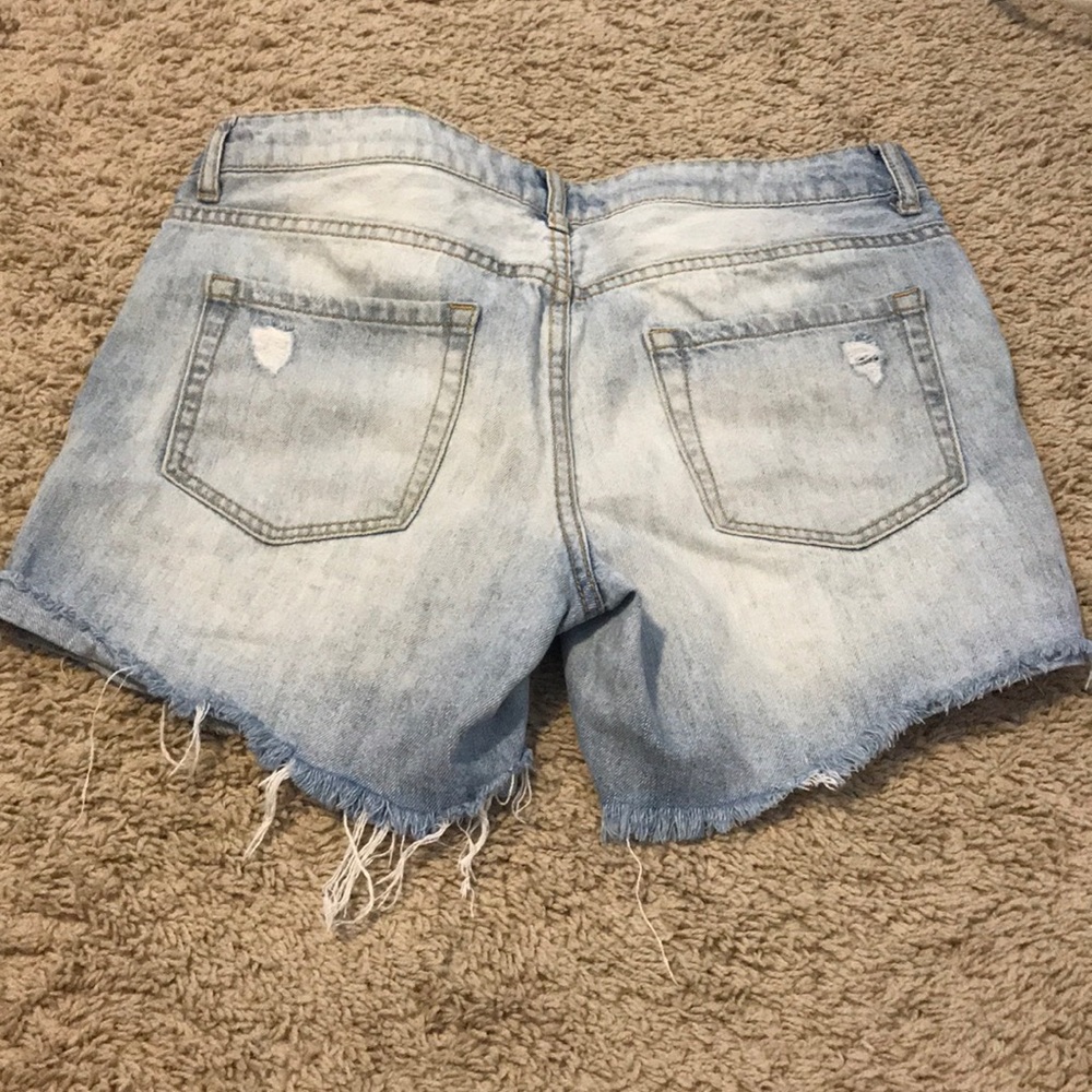 Light washed jean short - Picture 2 of 2